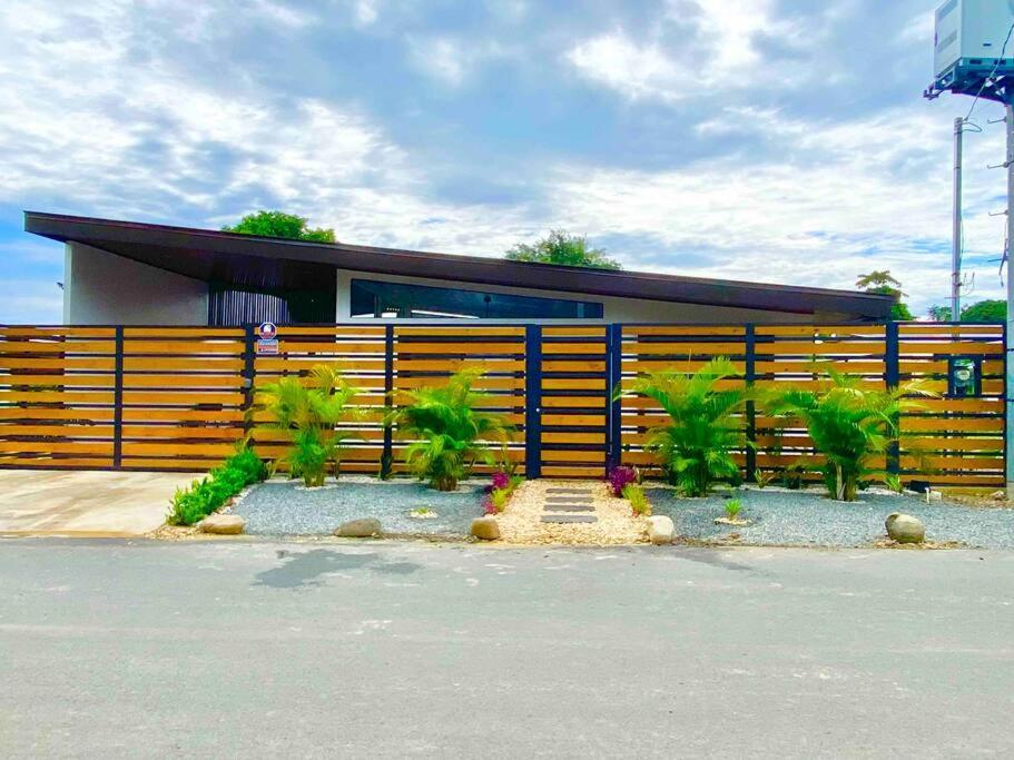 Casa Coral - Great Location - High Speed Internet Villa Uvita Bagian luar foto